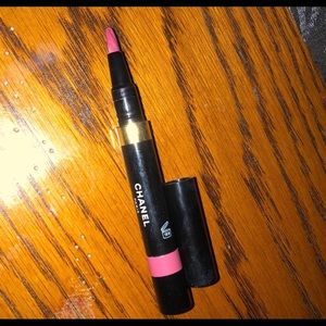 Chanel pink lip gloss